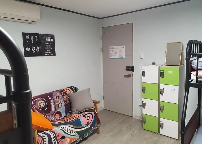 Bunk Backpackers