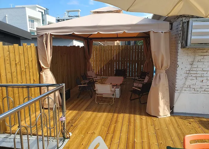 Bunk Backpackers Guest house 5*