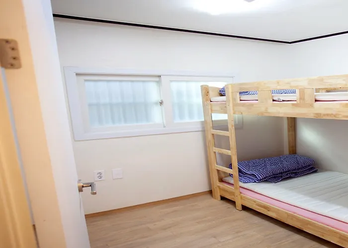 Bunk Backpackers 5*
